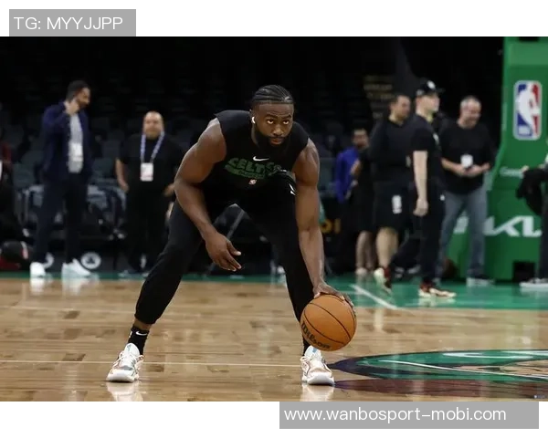 末节狂砍14分杰伦布朗展现关键球员风范马祖拉称赞其攻防全力以赴